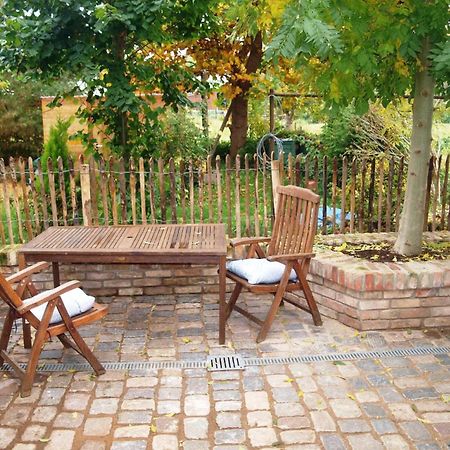 Awesome Home In Buetzow With Wifi Extérieur photo