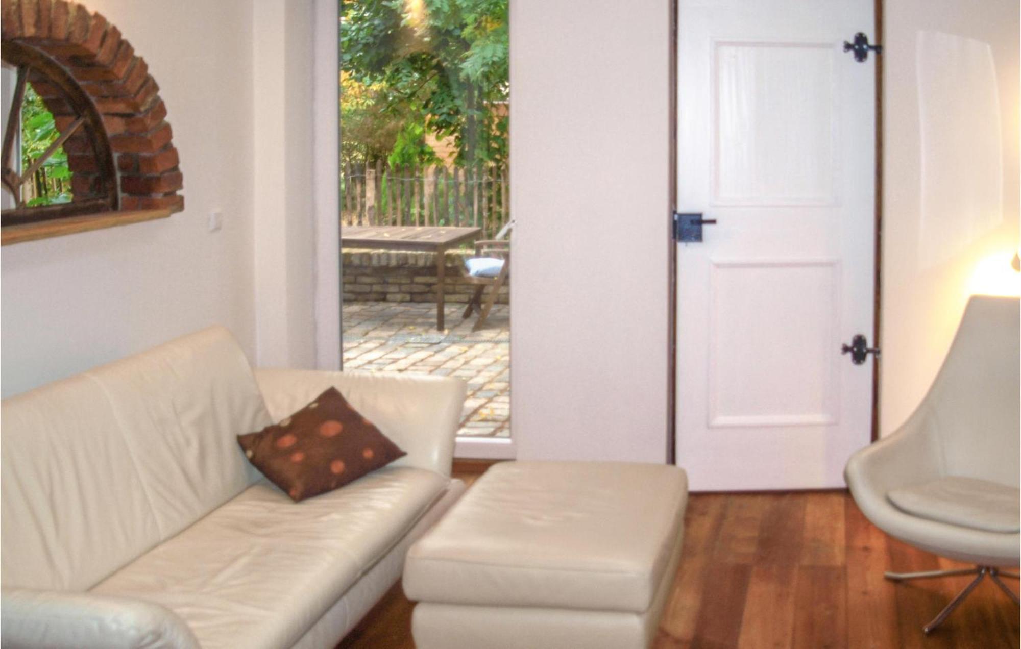 Awesome Home In Buetzow With Wifi Extérieur photo